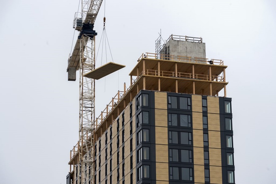 Worlds-Tallest-Timber-Building-Crane-Hoisting-Final-Wood-Panel_5b179d6b5938d